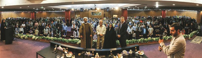 گزارش تصویری  رویداد صمیمی و تأثیرگذار كتاب «ویولنزن روی پل»