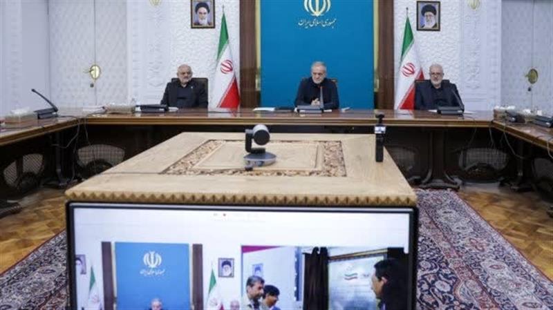 President Pezeshkian inaugurates solar power plant in isfahan